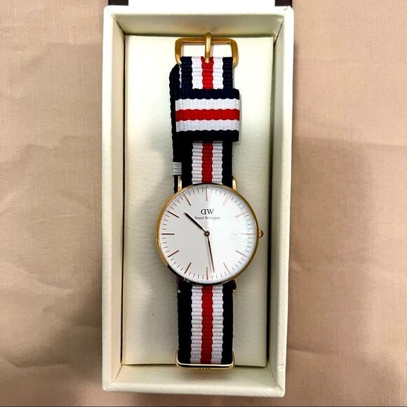 Daniels Williton woman’s watch with original case. - Picture 1 of 16